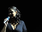 Andrea Cavalheiro, da Hard Working Band, cantou na cerimnia de abertura