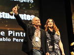 Pablo Perelman diretor do filme &quot;La Leccion de Pintura&quot; recebe prmio entregue por Ingra Liberato