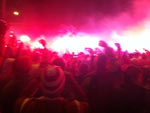 Torcida recepciona delegao colorada na chegada do Beira-Rio