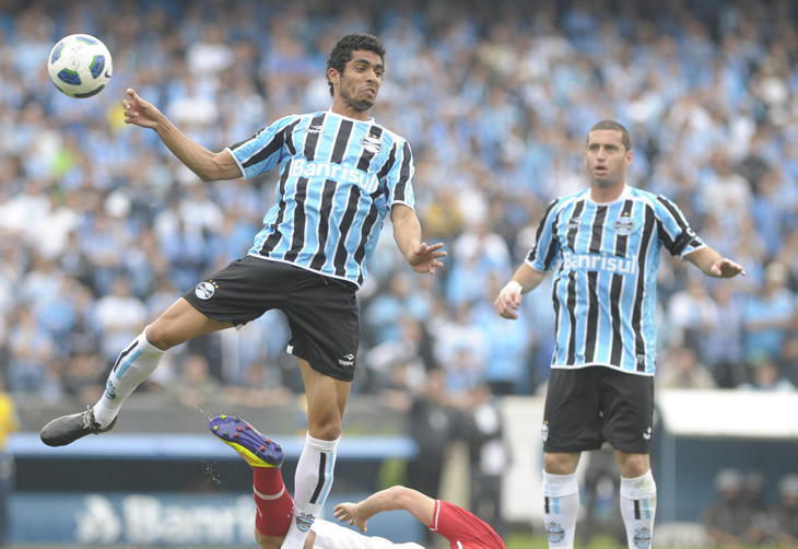 Com a vitória, o Grêmio chegou as 21 pontos, mas continua próximo da zona de rebaixamento:imagem 30