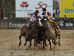 Milto Castro (direita) venceu o Freio de Ouro 2011 montando o macho Feriado de Santa Edwiges. Ele disputou a peleteada com Daniel Teixeira, montado no cavalo RZ Revuelto Cristal da Carapua