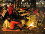 Acampados nas imediaes do Gigantinho, na Capital, fs aguardam a abertura das bilheterias para garantir o ingresso