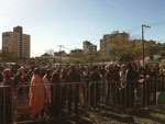 Fs aguardavam ansiosos a abertura da bilheteria