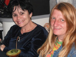 Ivanete Minozzo: "Duas ga�chas, a de preto reside em S�o Paulo e est� passeando aqui em Palho�a (SC) na minha casa, e a loira sou eu. Estamos longe do Estado amado, o Rio Grande do Sul, mas sempre que podemos estamos a� no nosso querido Estado"