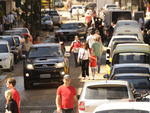 Moradores limpam lojas, casas e ruas de Blumenau que foram atingidas pela enchente