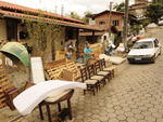 Moradores limpam lojas, casas e ruas de Blumenau que foram atingidas pela enchente