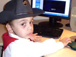 Catia: "Arthur aos 3 anos de idade navegando na internet"