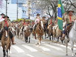 Chuva deu uma tr�gua durante o desfile de Santa Maria