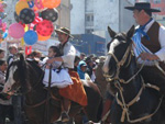 Cavaleiros de todas as idades desfilaram pelas ruas e Livramento.