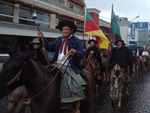 Mesmo com a chuva constante, os tradicionalistas sa�ram �s ruas para desfilar na ter�a-feira, 20 de setembro, em Lajeado.