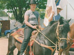 Bianca Pavan e seu cavalo Thor na cavalgada de Coronel Macedo (SP)