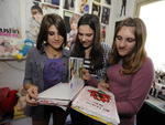 Luisa Lobato Panegalle, Laiza Siqueira e Kessy Moresco vm do interior a Porto Alegre para o show de Bieber