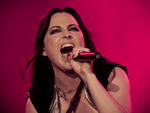 Amy Lee, vocalista do Evanescence, cantou vrias msicas do novo trabalho do grupo