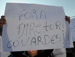 Familiares se manifestaram com cartazes