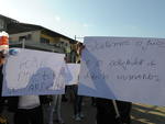 Familiares se manifestaram com cartazes