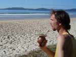Ramiro Mraz: &quot;Eu e Jssica tomando chimaro na praia de Itapema-SC&quot;