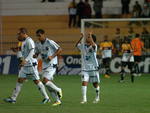 O jogador do ABC comemora o seu primeiro gol do time 