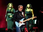 Com a Fiergs lotada, Clapton come�ou com "Goin' Down Slow"