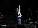 P�blico enlouqueceu quando Clapton voltou para o bis com "Crossroads"