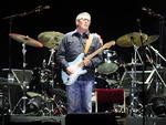 Em cerca de duas horas, Clapton mostrou muito rock e poucas palavras