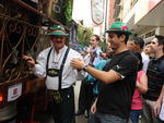 Esquenta da Oktoberfest pelas ruas de Blumenau