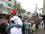 Desfile da Oktoberfest anima o pblico na Rua XV