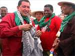 Hugo Chvez chegou a Tapes usando um leno palestino