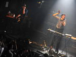 Pblico e banda danaram durante todo o show no Opinio