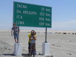 Deserto do Atacama, Chile - Ainan Fabricio Truppel, Joo Carlos Truppel e Maycc Camilo, de Lontras, em dezembro de 2010