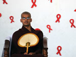 Monge budista participou de reunio em aluso ao Dia Mundial da Luta contra a Aids em Colombo, no Sri Lanka
