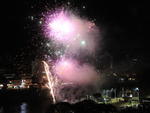 Desfile Nutico contou com show de fogos na Prainha e Papai Noel pelo Rio Itaja-Au 