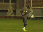 Durante treino do Santos no Mizuho Stadium, em Nagoya, Neymar faz embaixadinhas.