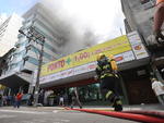 Bombeiro em a��o na Avenida Rio Branco