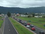 RS-30 trancada pra chegar na Freeway em Osrio, com chuvisco.