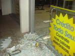 Interior das agncias bancrias ficou destrudo.