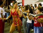 A madrinha de bateria Raquel durante ensaio na quadra da Imperadores do Samba na avenida Padre Cacique em Porto Alegre 