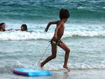 Sexta - Com poucas ondas, praia da Lagoinha  ideal para as crianas brincarem com prancha