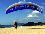 Quem v um parapente com motor voando no imagina o trabalho que d para colocar  a geringonsa no ar.  Aqui o repter fotogrfico do Santa Patrick Rodrigues, fazendo seu ritual para mais um voo e nos contemplar com belos videos e fotos publicados nos veiculos da RBS.  Fotos Jandyr Nascimento