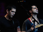 Jota Quest recebeu o guitarrista Dado Villa-Lobos, ex-Legião Urbana, para relembrar músicas da manda