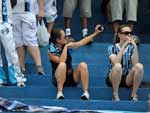 Torcida tricolor aguarda o in�cio do cl�ssico no Ol�mpico