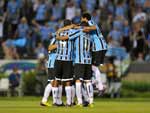 Jogadores comemoraram gol de Marcelo Moreno, de p�nalti