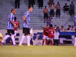 Bol�var comemora gol de cabeceio que empatou o Gre-Nal 390