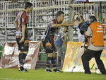 Glaydson comemora primeiro gol do JEC