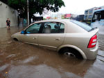 O carro ficou boiando na Avenida Azenha