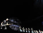 Roger Waters declara ver The Wall, concebido como um disco pessoal, como um retrato atual de um mundo que segue em guerra