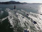 Barcos da Volvo Ocean Race se aproximando da costa