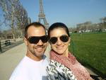 Paris, Fran�a - Luciano Lutz e Jaqueline Forlin, de Navegantes, em mar�o de 2012