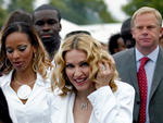 2005 - Madonna chega ao Live 8 Concert, o megaevento beneficente organizado pelo msico Bob Geldof