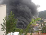 Prdio em construo pega fogo