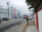 Prdio em construo pega fogo